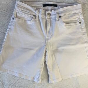 Joe's Jeans Denim Shorts Women's Size 26 White Bermuda can Cuff hems to shorten